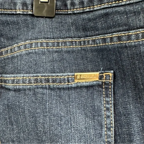 Jennifer Lopez Boyfriend Jean Shorts Medium–Dark Wash Size 12 - Picture 9 of 9